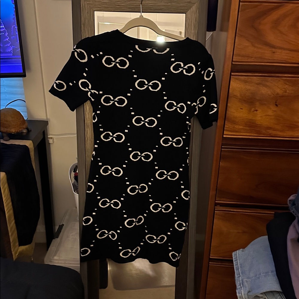 Gucci GG Black Dress with Glittering Cat Motif - Picture 2 of 3